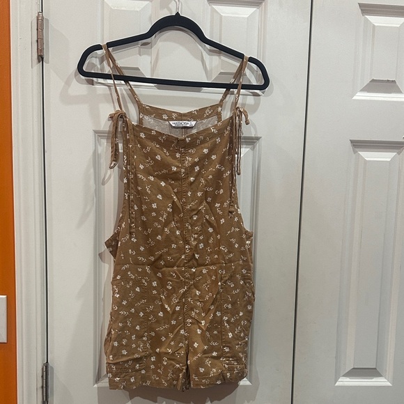 Vanilla Star Pants - NWOT Vanilla Star Tan Floral Top size M